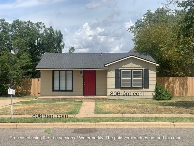 Building Photo - Charming 3 Bedroom Home - Available Septem...