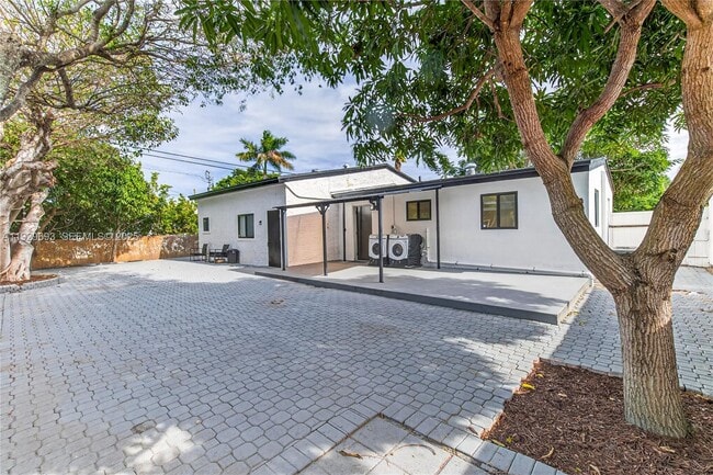 Photo - 2633 NE 13th Ave Unidad 1