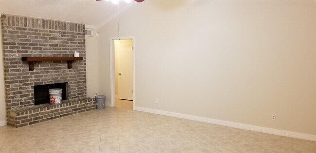 Photo - 6702 Lynngate Dr