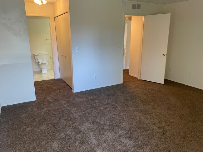 Photo - Courtview Garden Apartments