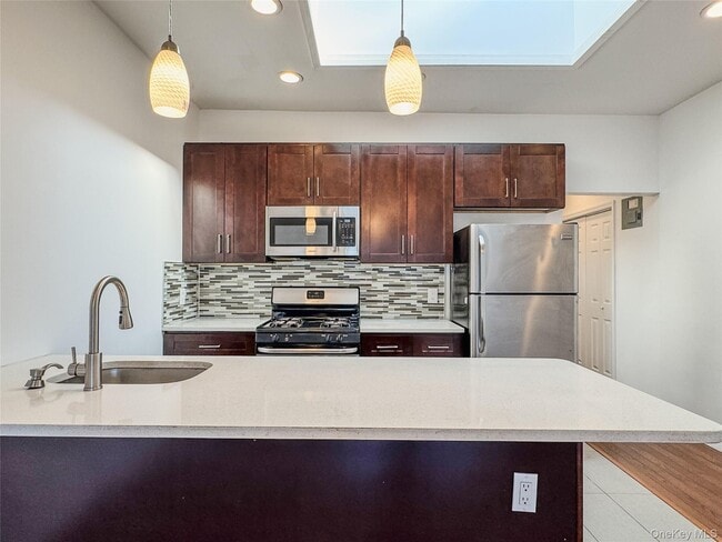 Building Photo - 209-211-211 Main St Unit 2N