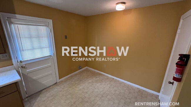 Photo - 3222 13 Colony Mall