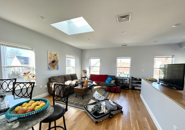 Photo - 69 Burrell St Unit 3