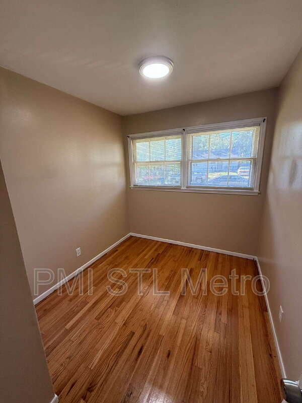 Photo - 329 Caithness Rd