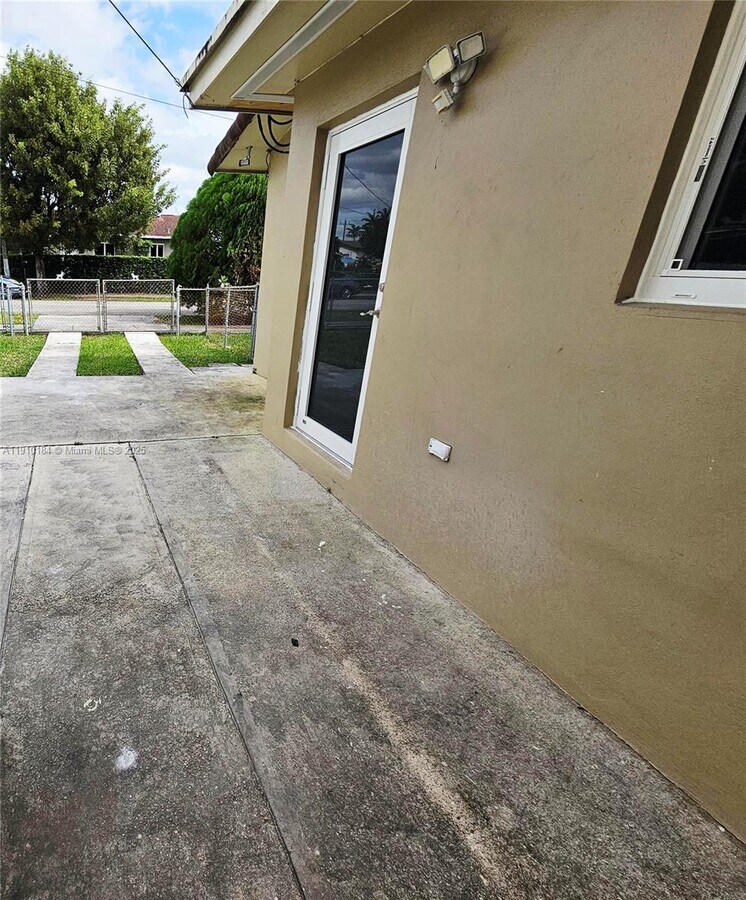 Photo - 9301 SW 37th St Unit 4