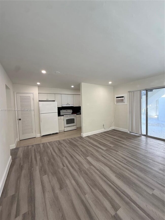 Building Photo - 16890 NE 21st Ave Unit 1