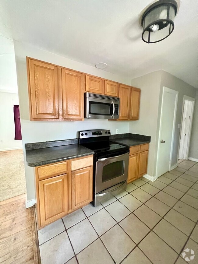 Building Photo - 422 Fairbanks Dr Rental