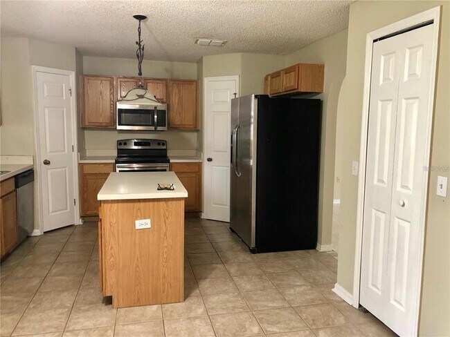 Photo - 1705 Lochshyre Loop