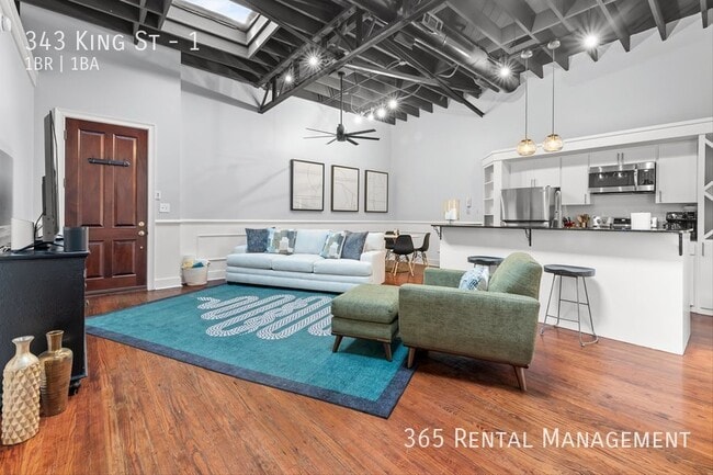 343 King St