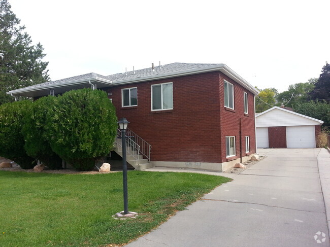 Building Photo - Duplex in Sugarhouse! Unit Upstairs