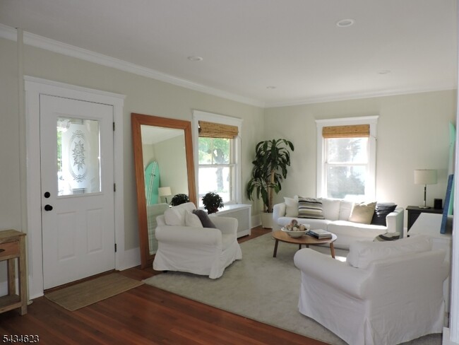 Photo - 186 Godwin Ave
