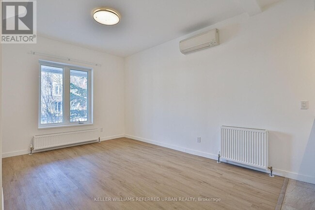 Photo - 786 Gladstone Ave