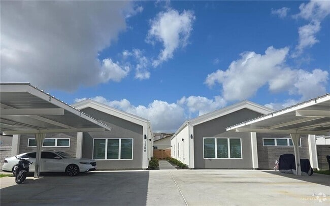 Building Photo - 1300 E Hibiscus Ave Unit 4 Rental