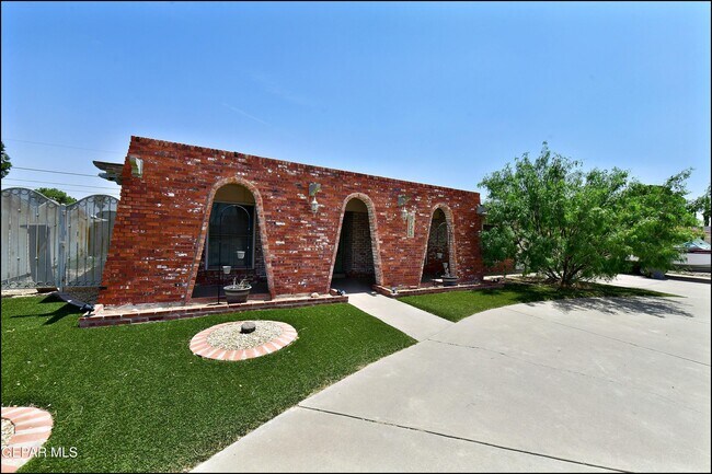 Photo - 9125 W H Burges Dr