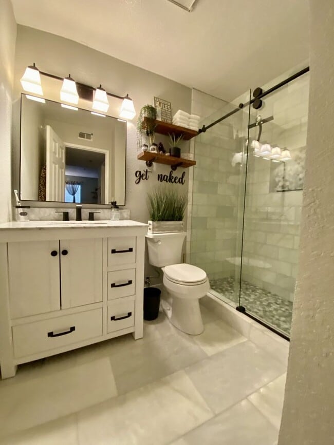 Photo - Fabulous Updated and Spacious 2 bd 2 bath Condo in superb area in Concord! Unidad 104