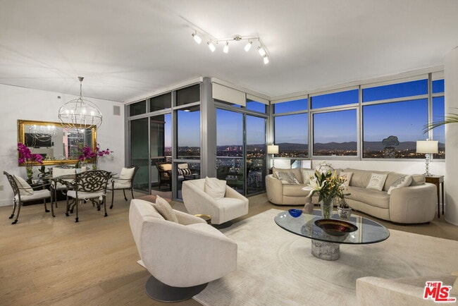 Building Photo - 13650 Marina Pointe Dr Unit 1806