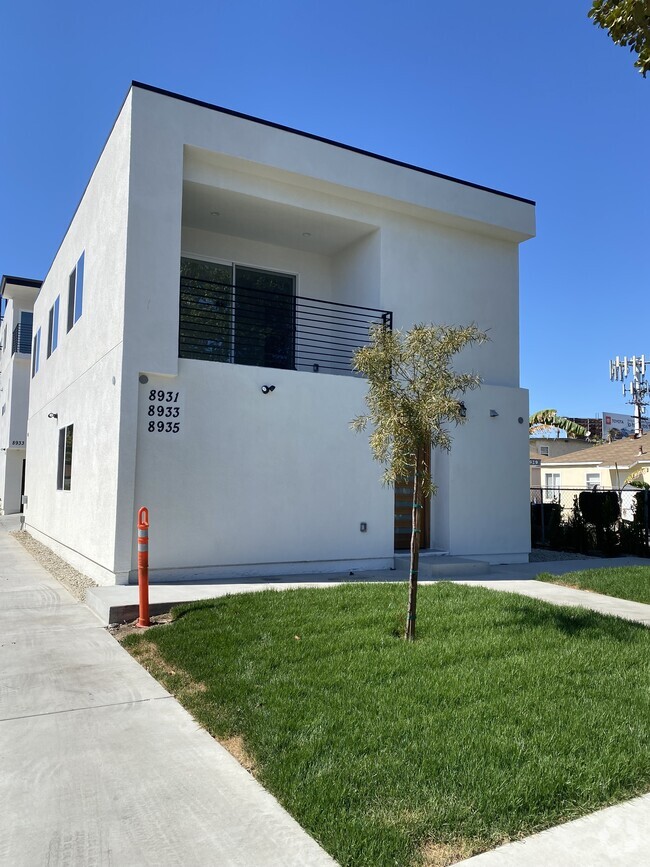 Building Photo - 8931 McNerney Ave Unit 1 Front Rental