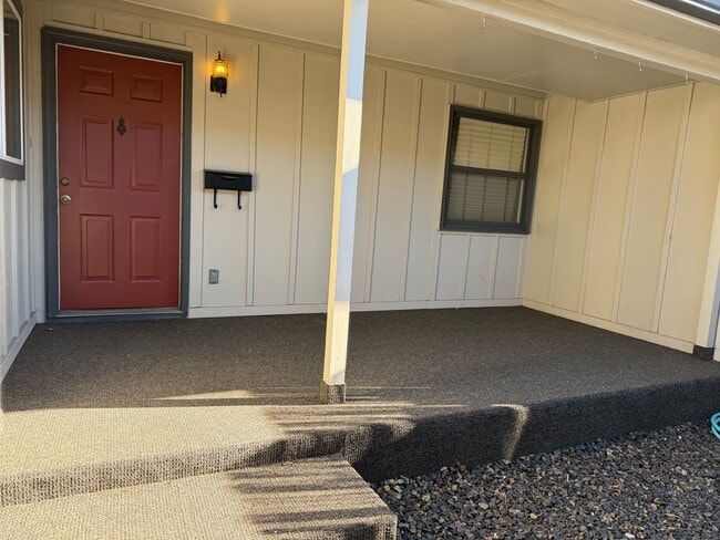 Photo - Short term 6 month rental available. 2 bedroom, 2 bath home in Boise!