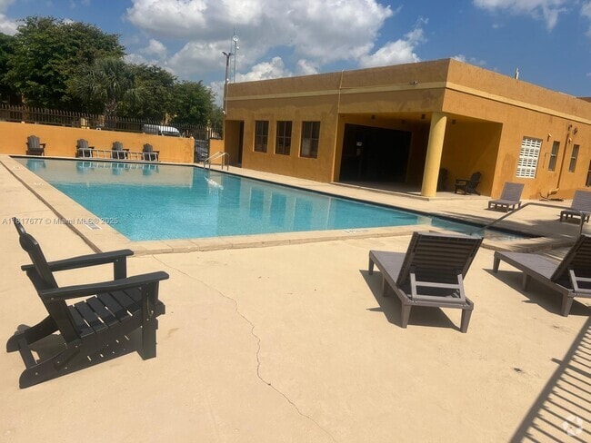 Building Photo - 560 NW 114th Ave Unit 202 Rental