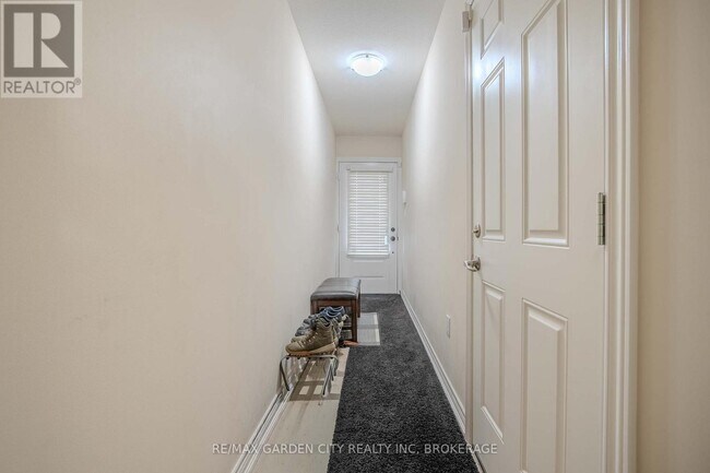 Photo - 37 Durksen Dr