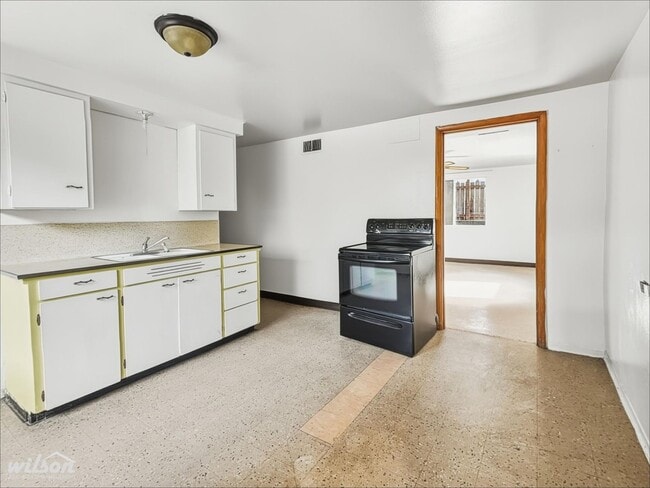 904 S 48th Ave Unit Lower
