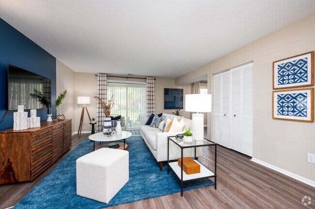 1BR, 1BA - 756SF - Living Room
