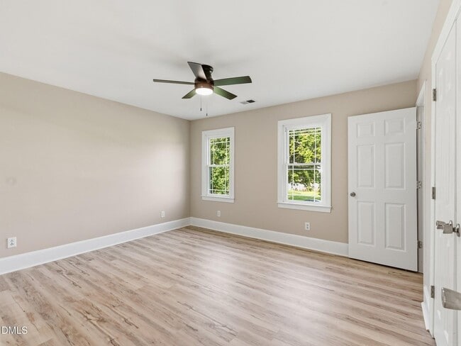 Photo - 619 Commander Dr
