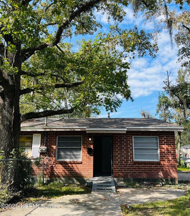 Photo - 3638 Lionell St House