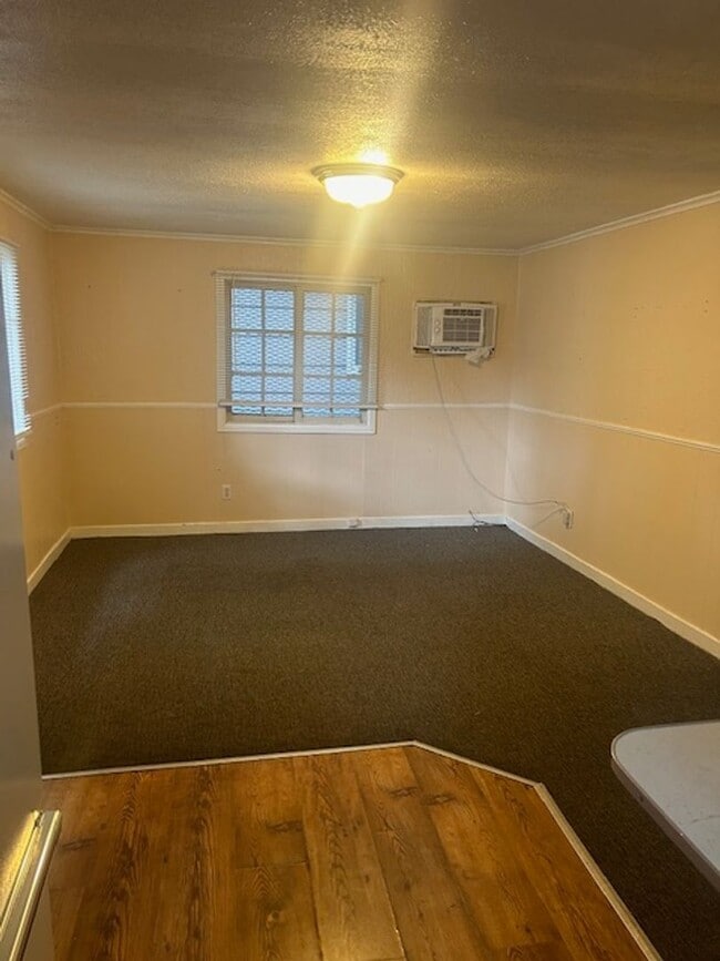 Photo - Cozy 2 Bedroom Home with Fenced Yard & Washer/Dryer – Ideal Rental Starter!