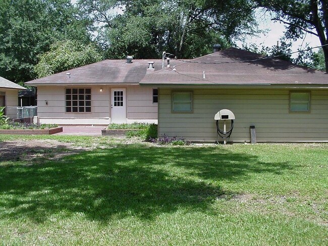 719 Barbara St