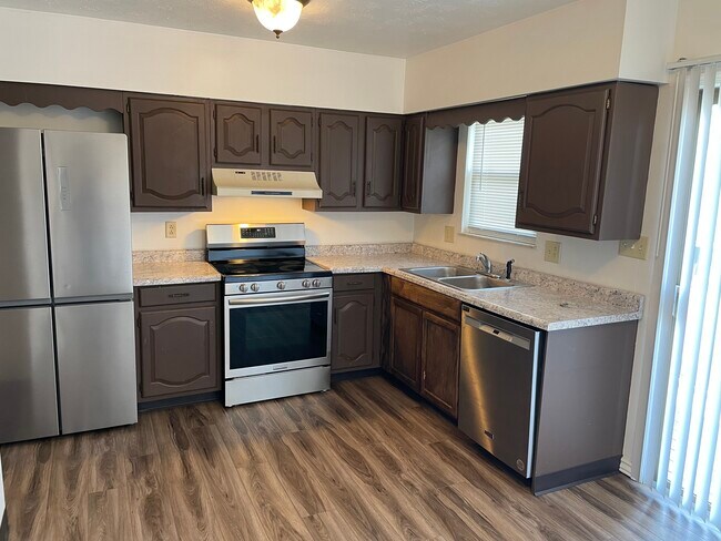 Kitchen - 120 Highland Hills Dr Unit 3
