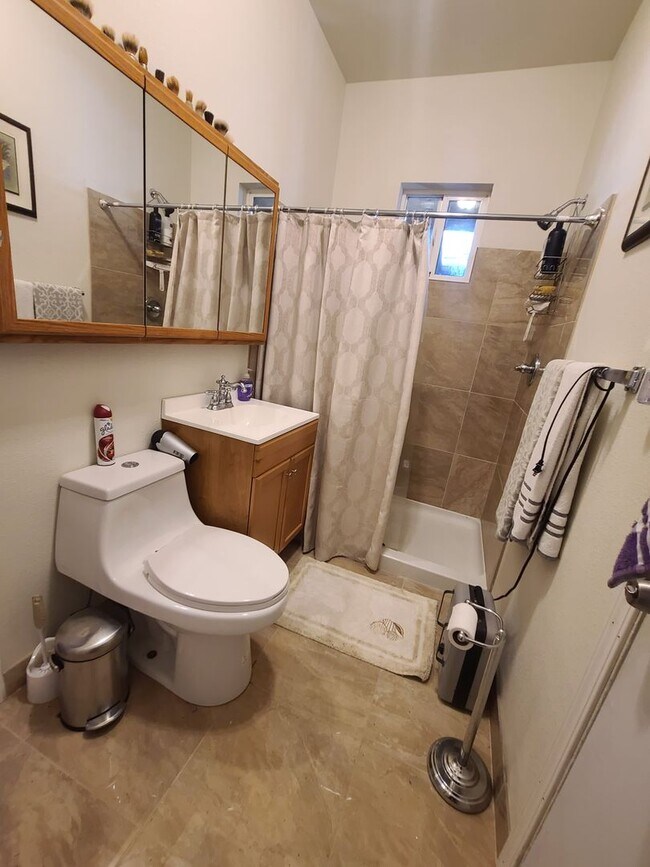 Photo - Great home in Dallas Unit #A