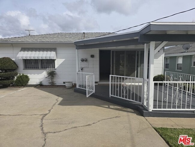 Photo - 6243 S Fairfax Ave