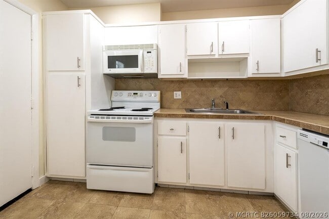 6061 N Falls Cir Dr Unidad 402