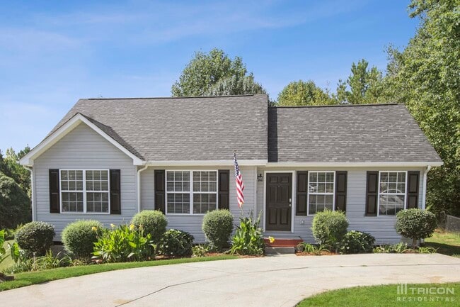 Photo - 2300 Saluda Dr House
