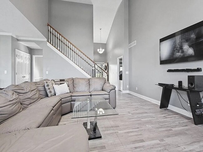 Photo - 2201 Knollbrook Way