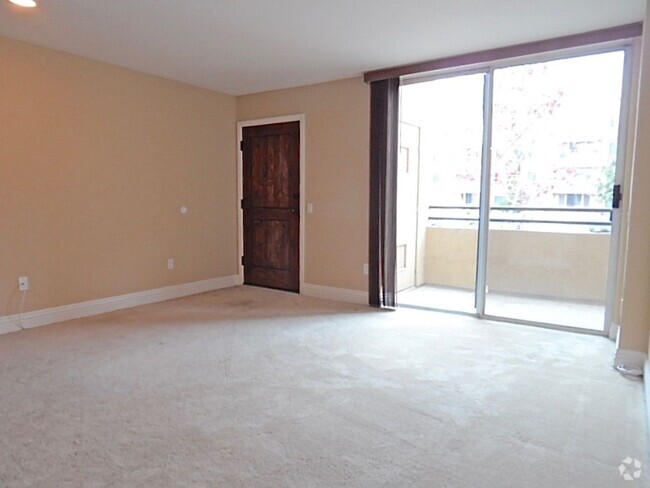 Building Photo - Venetian Condo, Largest 1 bedroom Floor Pl... Unit 42