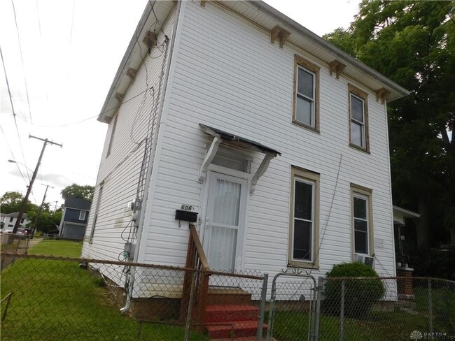 606 1/2 Mason St
