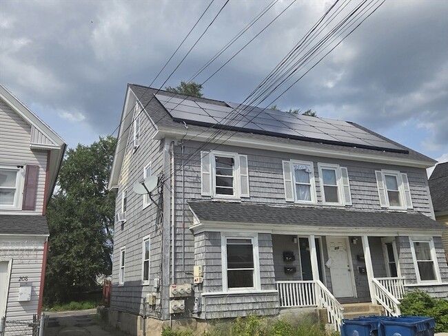 Building Photo - 210 Farnham St Unit 1