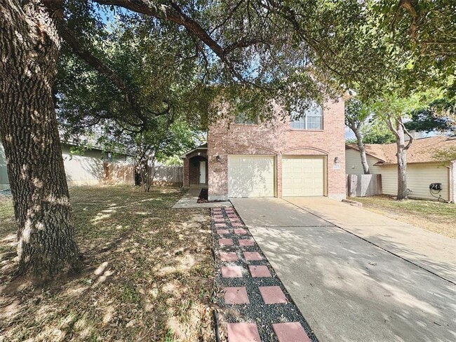 Photo - 1600 Primrose Trail