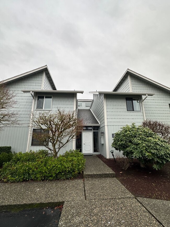 Photo - Lovely Bellevue Condo! Unit 3