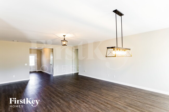 Photo - 262 Wolf Rd W