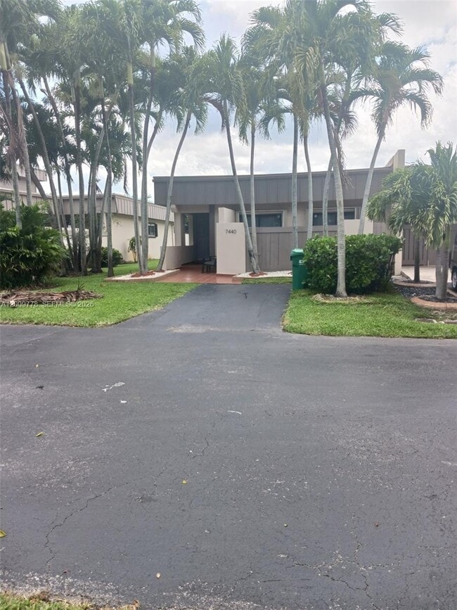 Building Photo - 7440 SW 105th Pl