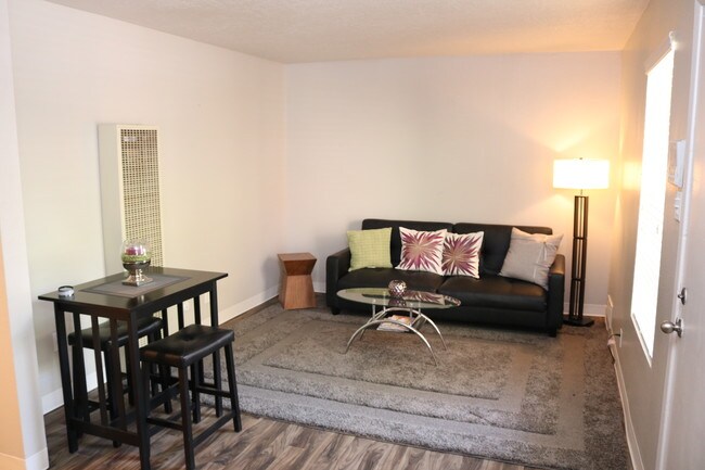 Cedars Apartments, 1700 Indian Plaza Dr NE, Albuquerque, NM 87106