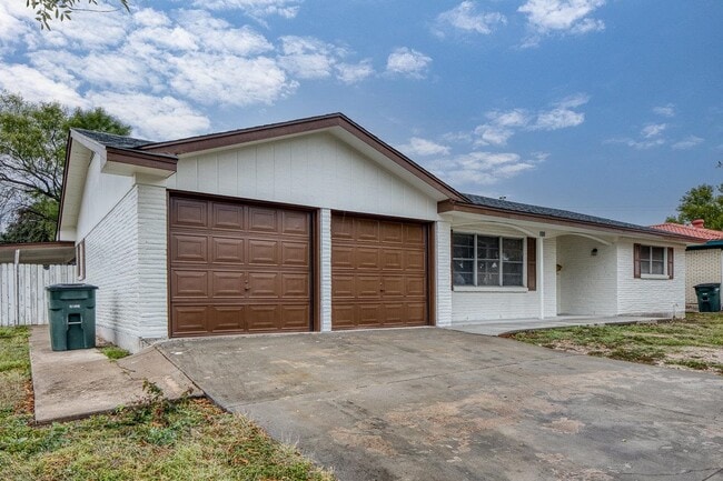 Photo - 100 Crestline Dr