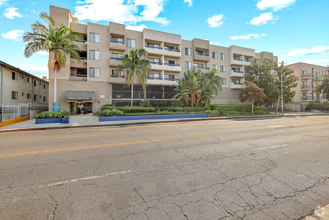 Building Photo - Regency Palm Court Rental