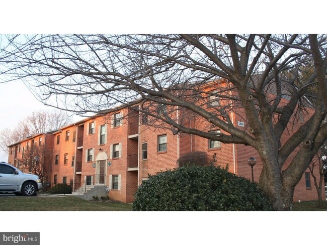 Building Photo - 3315 Valley Dr