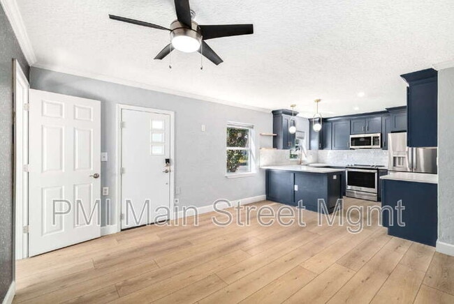 Photo - 707 Depugh St