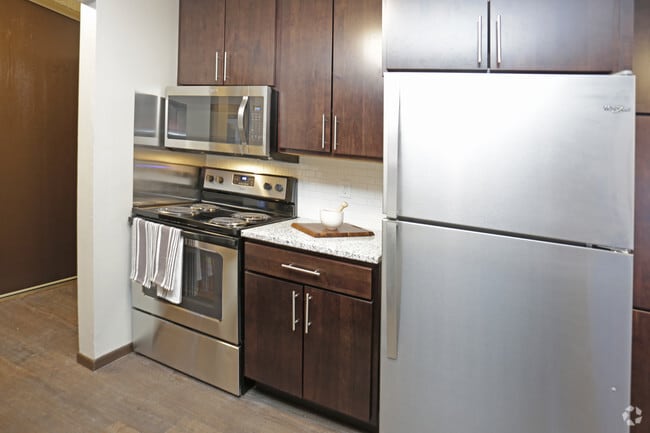 2BR, 1 1/2BA - 952 SF