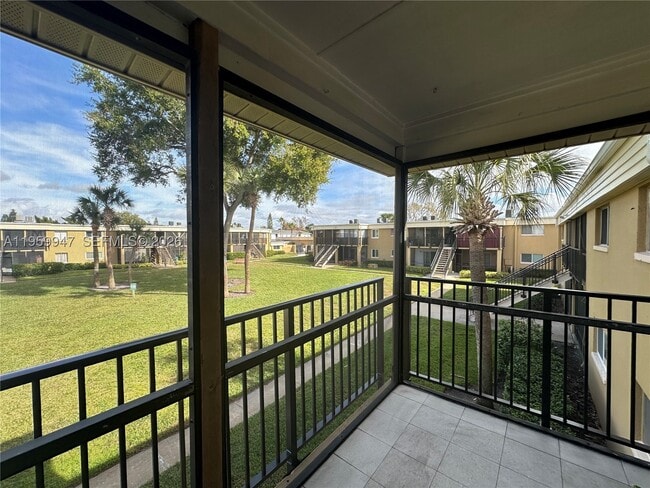 1000 Lake of the Woods Blvd Unit E204